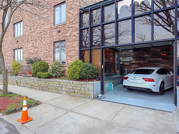 4th image of 3758 Bayview Ave