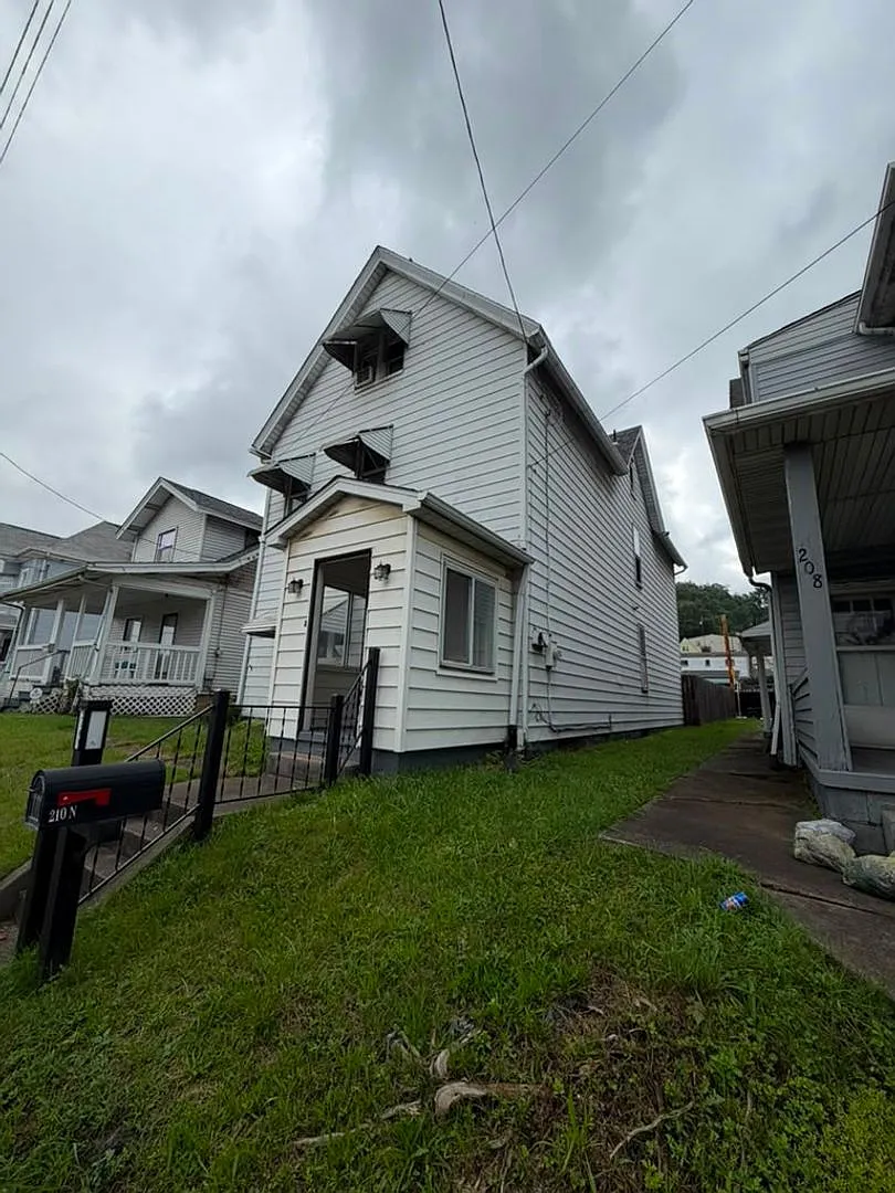 Charming 3BR Home in Glassport, Section 8 Considered! — Photo 1