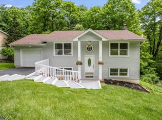 75 Seneca Lake Rd, Sparta, NJ 07871