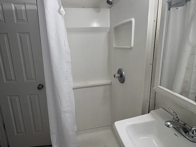 512 Chapel St #1R — Photo 8
