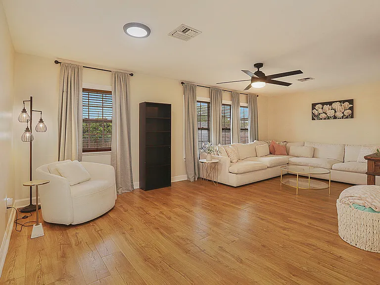 5716 Boutall St — Photo 3