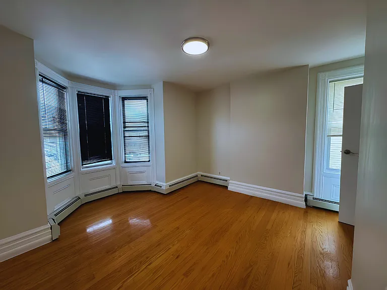 400 Davis Ave #2 — Photo 8
