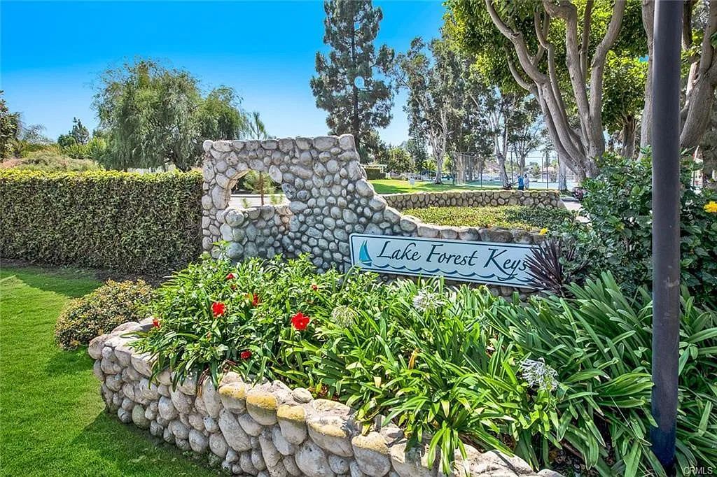 2 bed, 1.5 bath, 1190 sqft, $3,300 — Photo 4