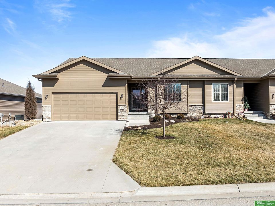 1st image of 2914 Lakeside Dr