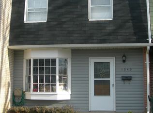 1343 Redbud Ct, Woodbridge, VA 22191
