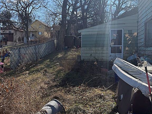 5th image of 3320 Duquesne Ave