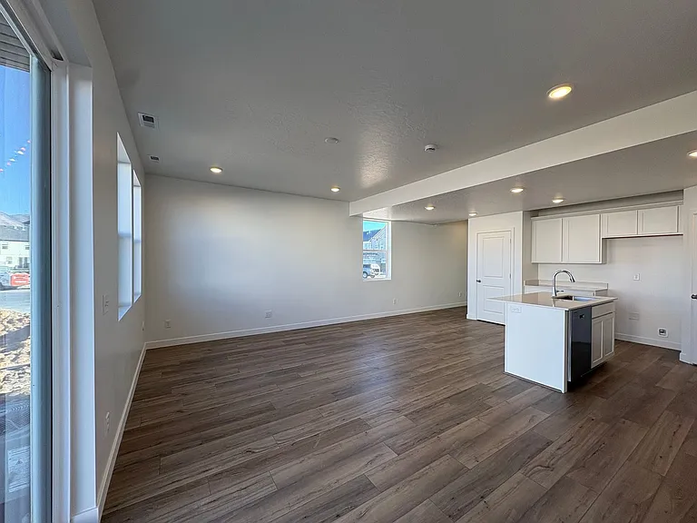 1592 N Summer Springs Cv — Photo 6