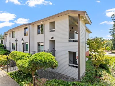 23501 Lakeview Drive #D301, Mountlake Terrace, WA, 98043