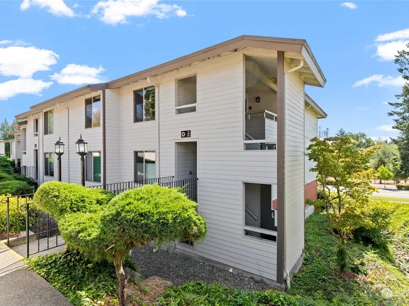 23501 Lakeview Drive #D301, Mountlake Terrace, WA 98043