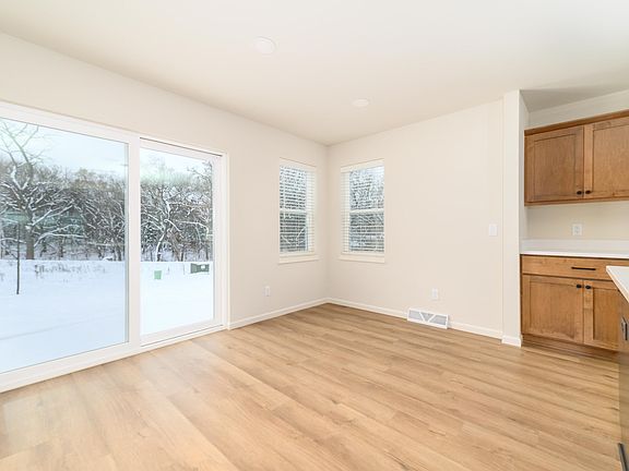 5th image of 5927 Woodbine Dr