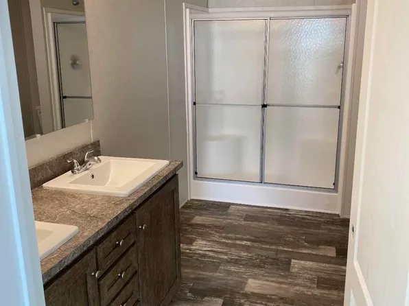 5728 N Madison Dr, Kansas City, MO 64118