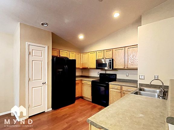 3rd image of 33921 N Barbara Dr