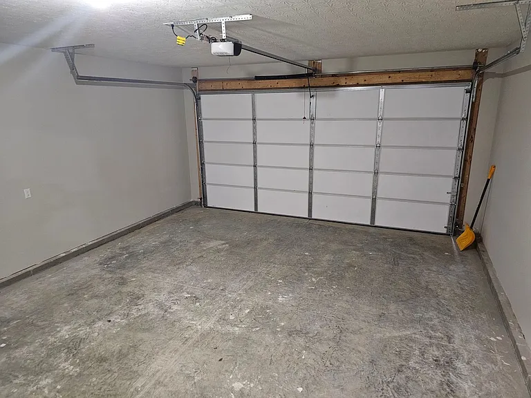 2224 Morris Ave — Photo 47