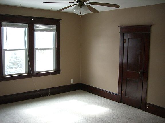 2nd image of 423 Rose Ave E