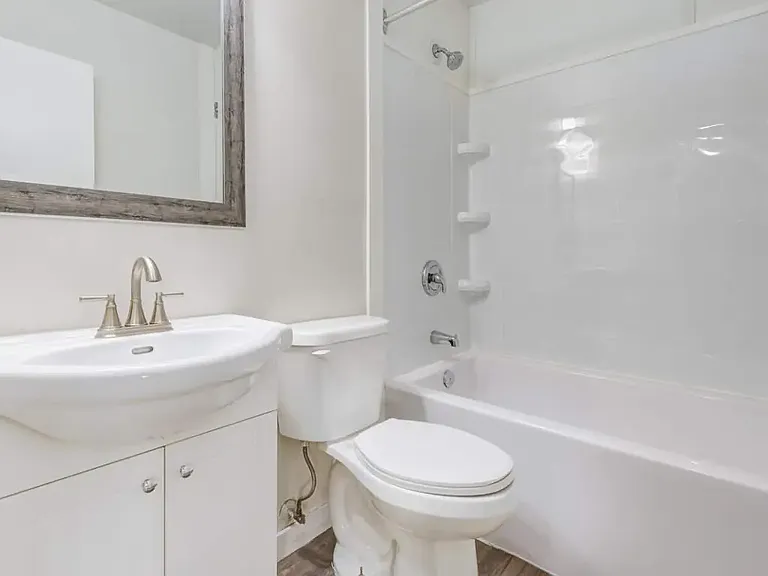 602 Laurier St W — Photo 15
