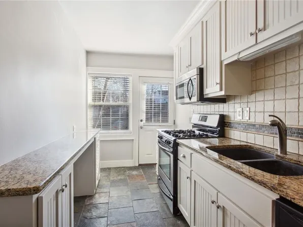 1207 W 45th St APT 2E, Kansas City, MO 64111