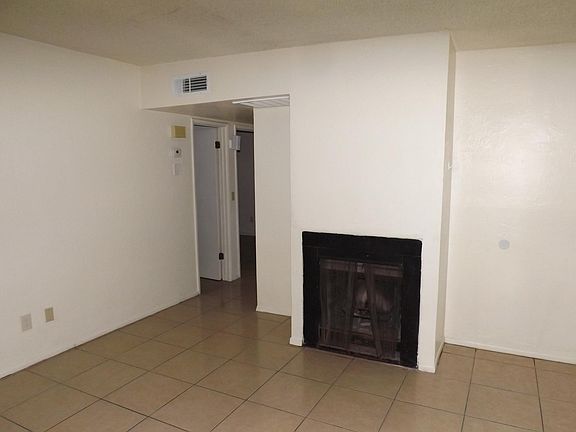 3rd image of 3546 E Monte Vista Dr Unit B