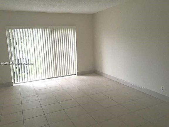 5th image of 924 Twin Lakes Dr #8-G