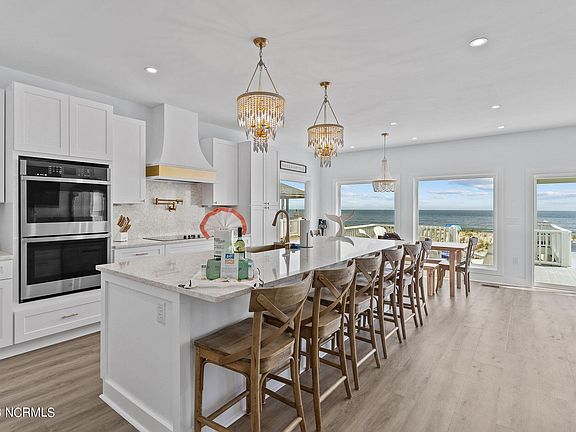5th image of 2205 E Beach Drive