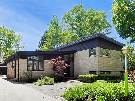 2nd image of 2717 Lincoln Ln