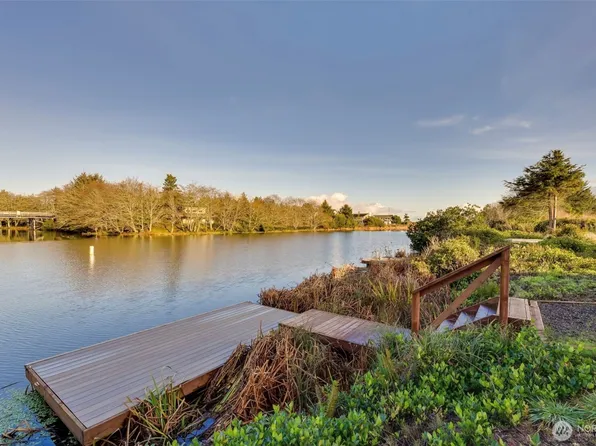 1006 Point Brown Avenue SE, Ocean Shores, WA 98569