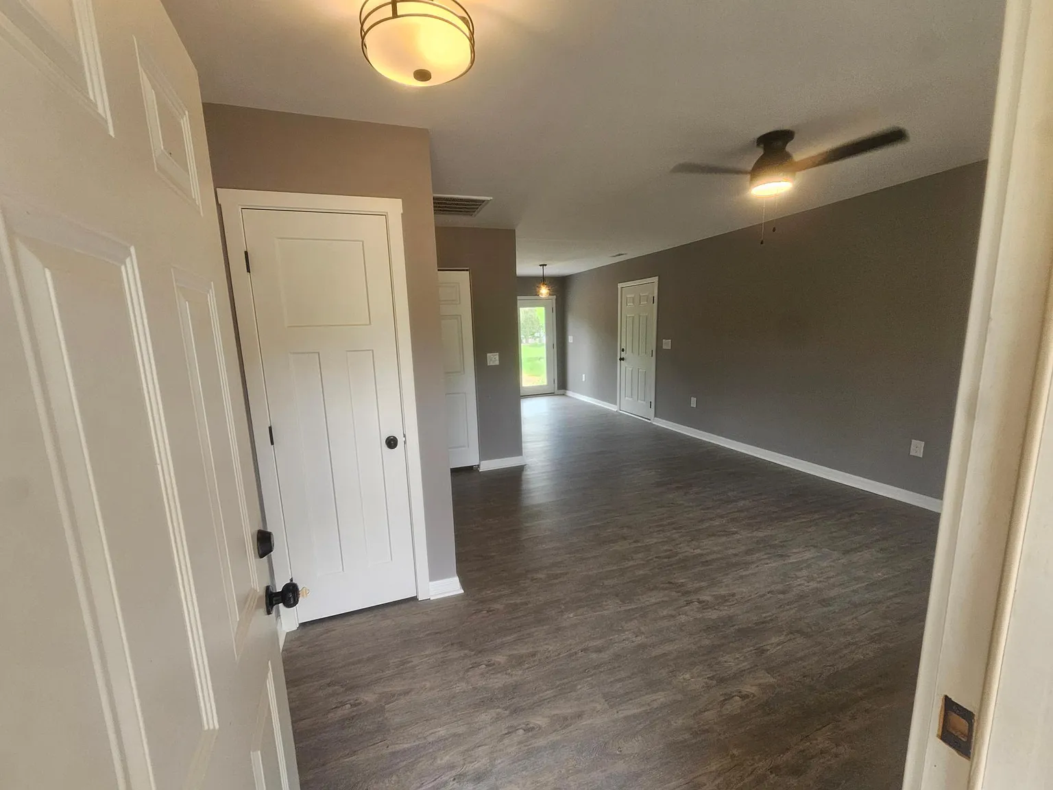 3 bed, 1020 sqft, $2,000 — Photo 3