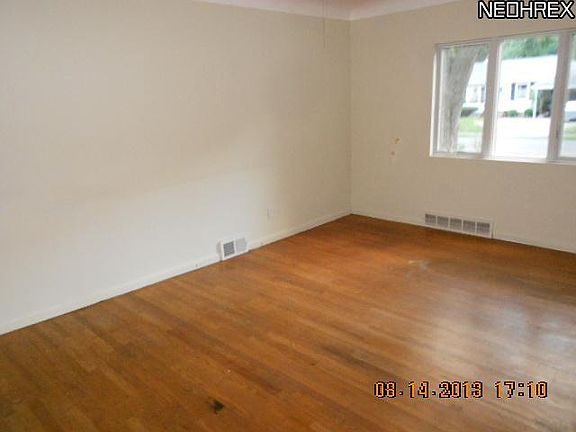 3rd image of 215 Belmar Blvd