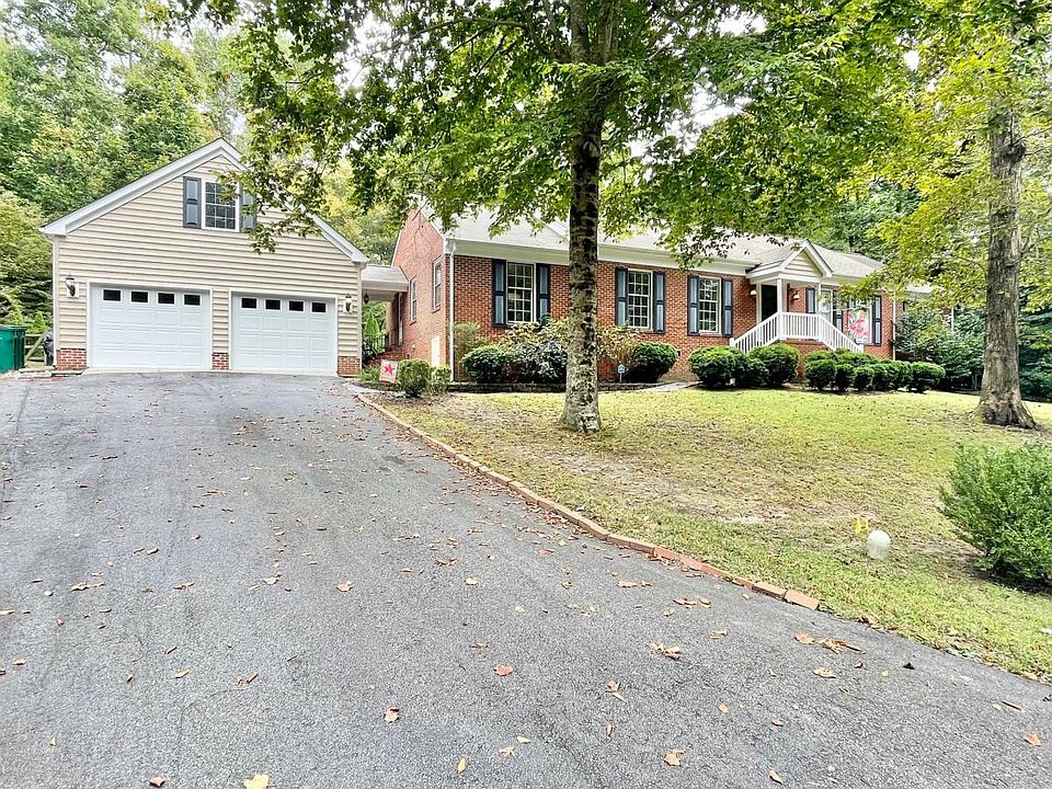 1st image of 3 Huntington Dr