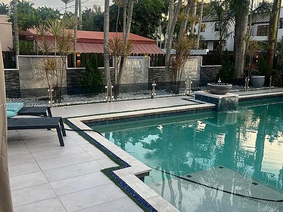 2nd image of 1430 Polk St #1430