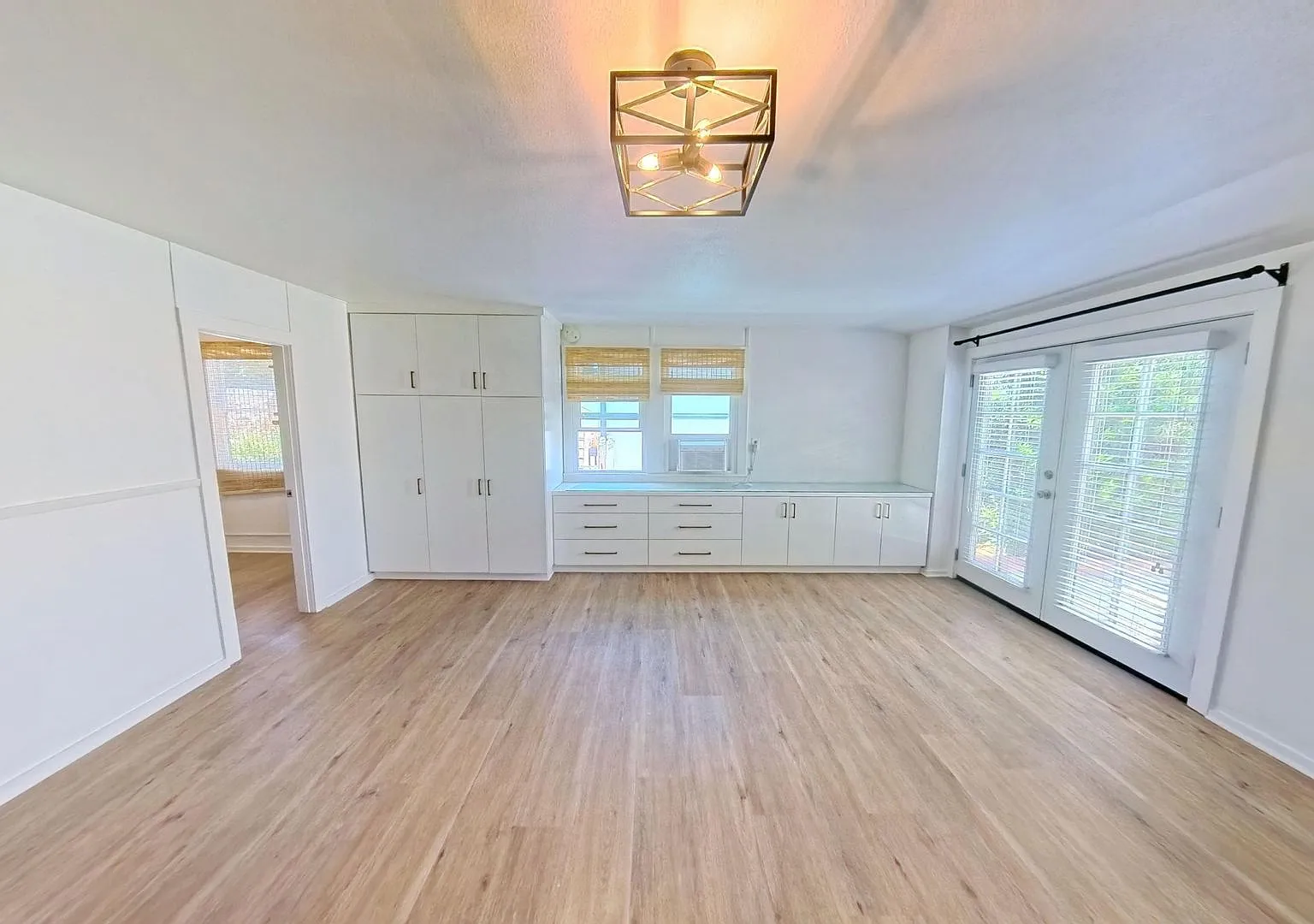 Beverly - 630 — Photo 1