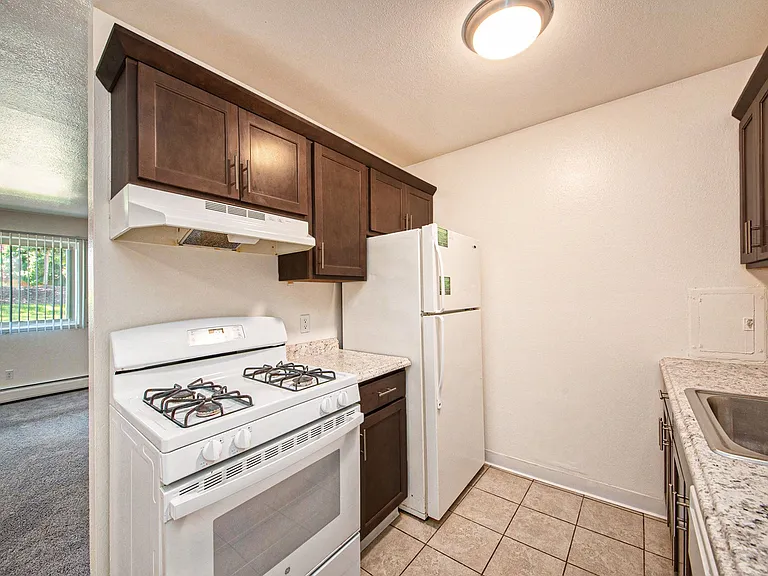 Sunflower Apartments — Photo 28