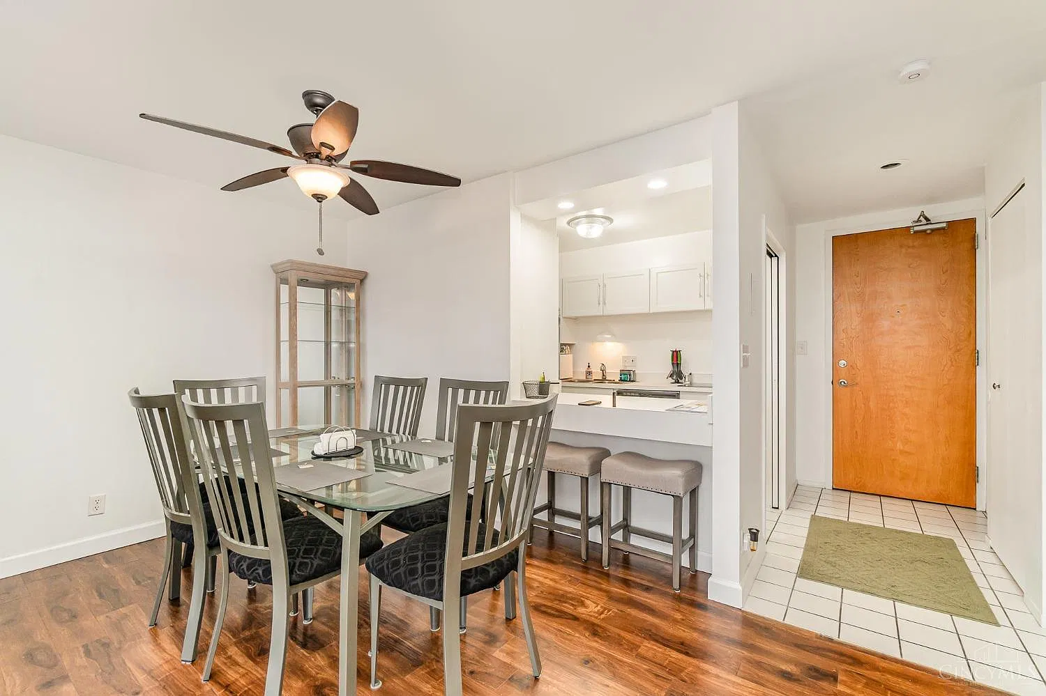 2 bed, 1.5 bath, 990 sqft, $1,400 — Photo 4