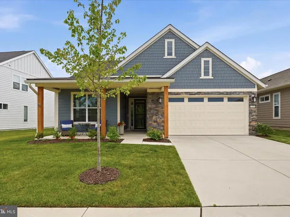 123 Cowbird St, Lake Frederick, VA 22630