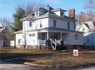 504 W 4th St, Vinton, IA 52349