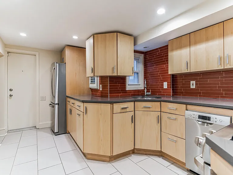1715 Moravian St — Photo 8