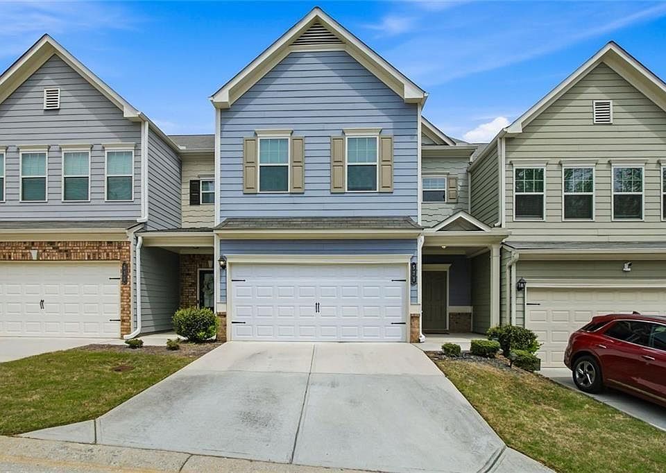 1st image of 521 Crescent Woode Dr
