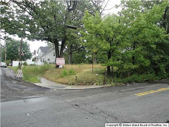 2nd image of 118 Detroit Ave