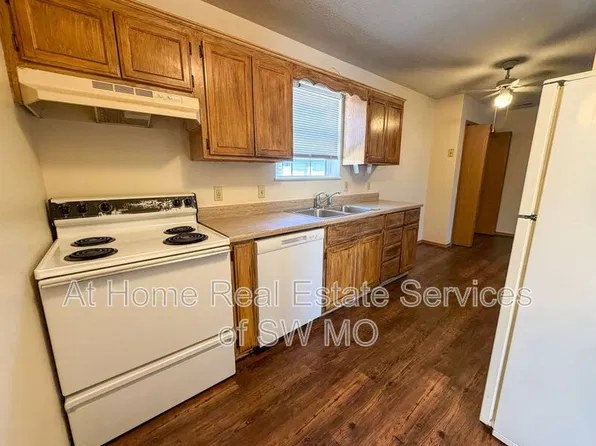 3355 E Southern Hills Blvd, Springfield, MO 65804