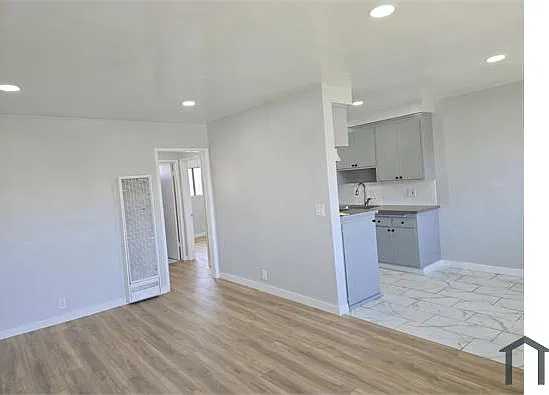 1423 W 20th St — Photo 1