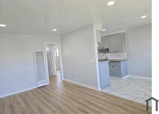 1423 W 20th St — Photo 1