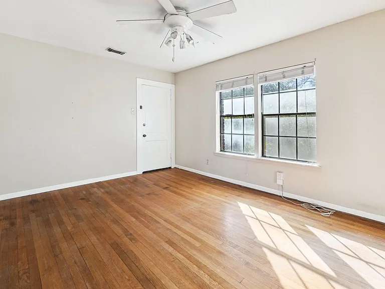 2401 Driscoll St #4 — Photo 4