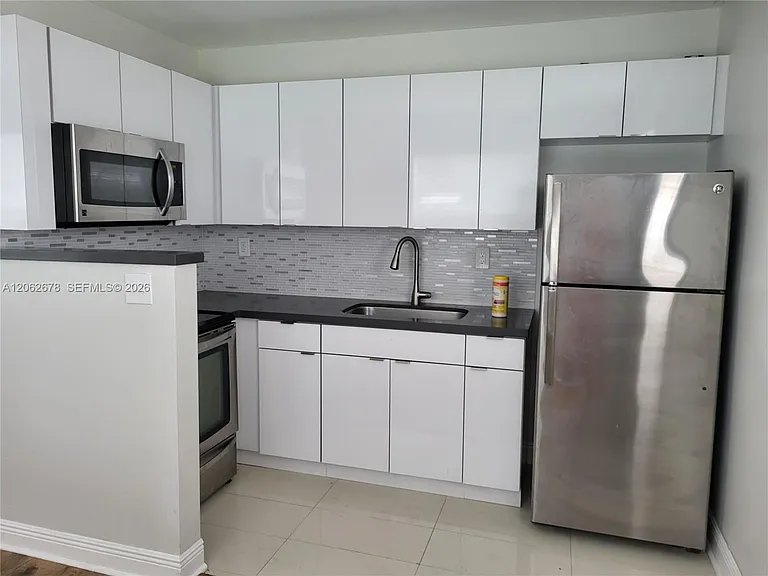 35 NE 13th St #1 — Photo 5