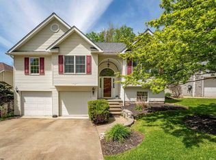 2062 Pinecrest Dr, Morgantown, WV 26505