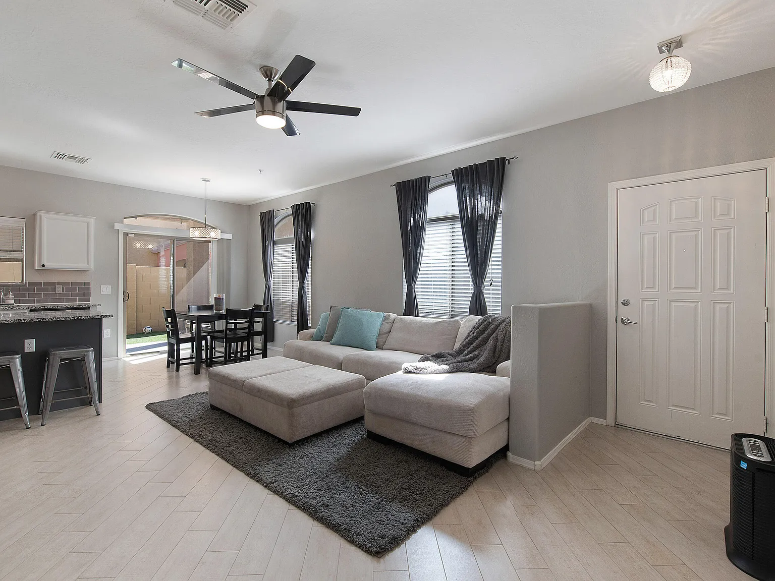3 bed, 2.5 bath, 1483 sqft, $2,395 — Photo 2