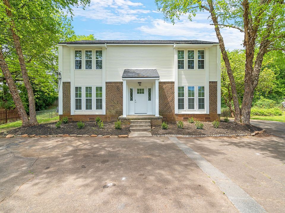 1st image of 825 Sky Blue Dr