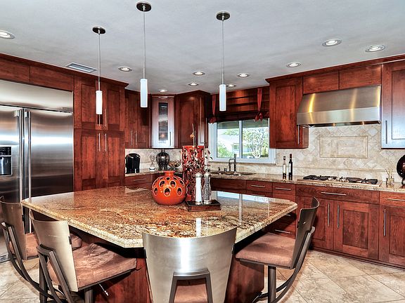 5th image of 2466 N Beechwood St
