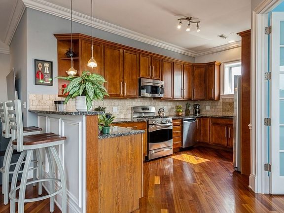3rd image of 4809 N California Ave APT 4E