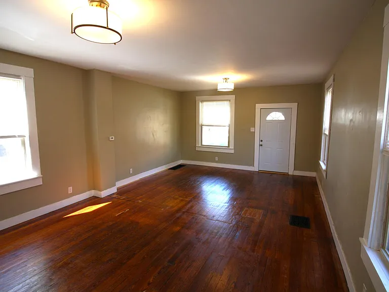 2119 Feldman Ave — Photo 3