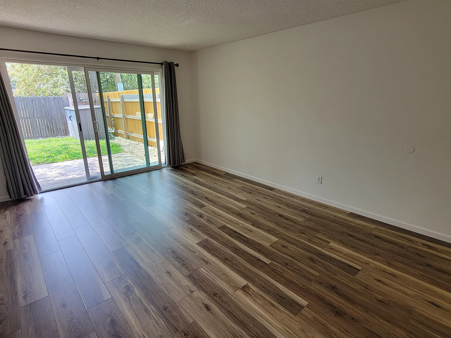 2 bed, 1000 sqft, $2,450 — Photo 3