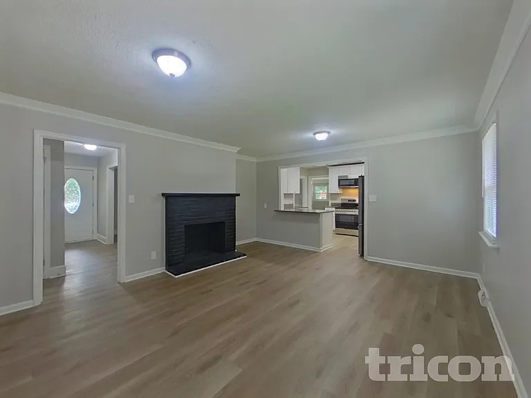 7511 Monroe Rd — Photo 2